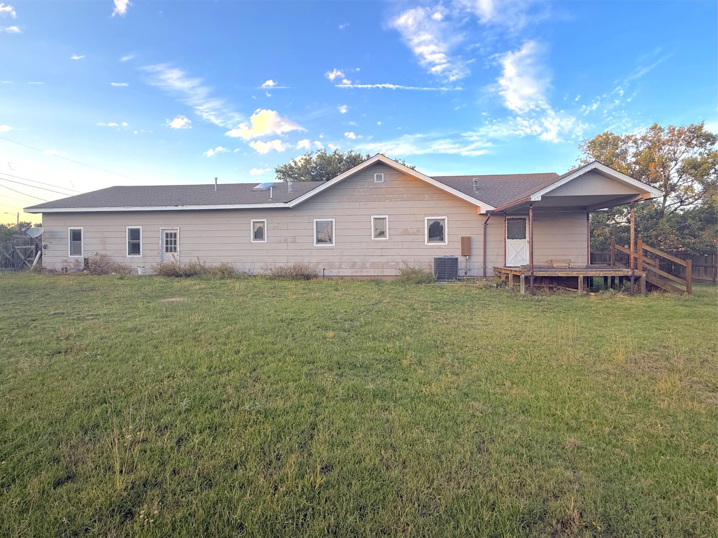 301 West 10th Street Stinnett, TX 79083 - Photo 15 of 15 a house view with a garden space