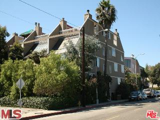 33 Reef Street, Unit 1 Marina del Rey, CA 90292 - Photo 2 of 7 a view of a street with houses