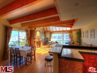 33 Reef Street, Unit 1 Marina del Rey, CA 90292 - Photo 3 of 7 a view of a dining room with furniture wooden floor and a chandelier
