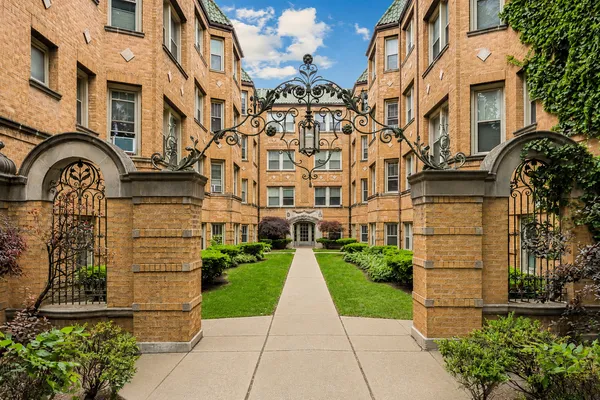 $185,000 | 854 Washington Boulevard, Unit 3, Oak Park, IL 60302