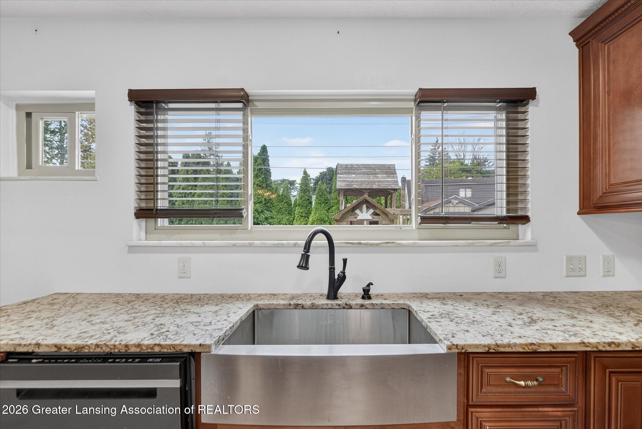 2915 North Cambridge Road Lansing, MI 48911 - Photo 13 of 36 12.5