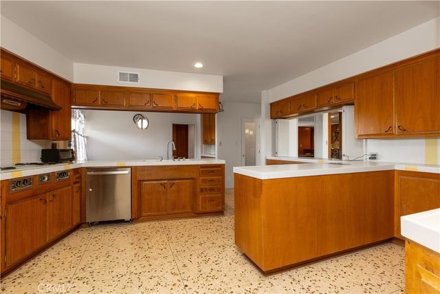 $1,575,000 | 4955 Southridge Avenue, View Park, CA 90043