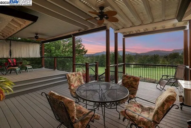 a view of a garden with basketball court