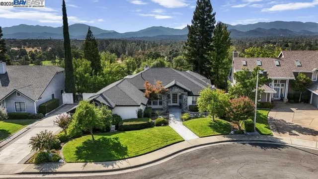 $565,000 | 6038 Gleneagles Court, Redding, CA 96003