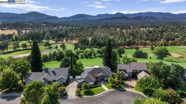 $565,000 | 6038 Gleneagles Court, Redding, CA 96003