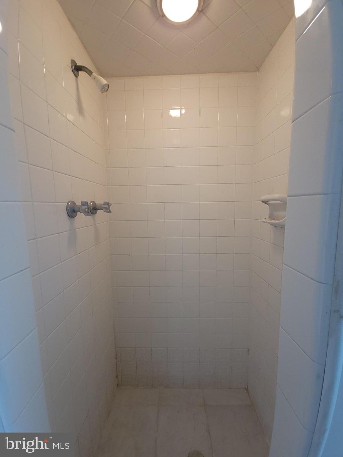 818 Wynnewood Road, Unit 3 Philadelphia, PA 19151 - Photo 24 of 29 Full Bath