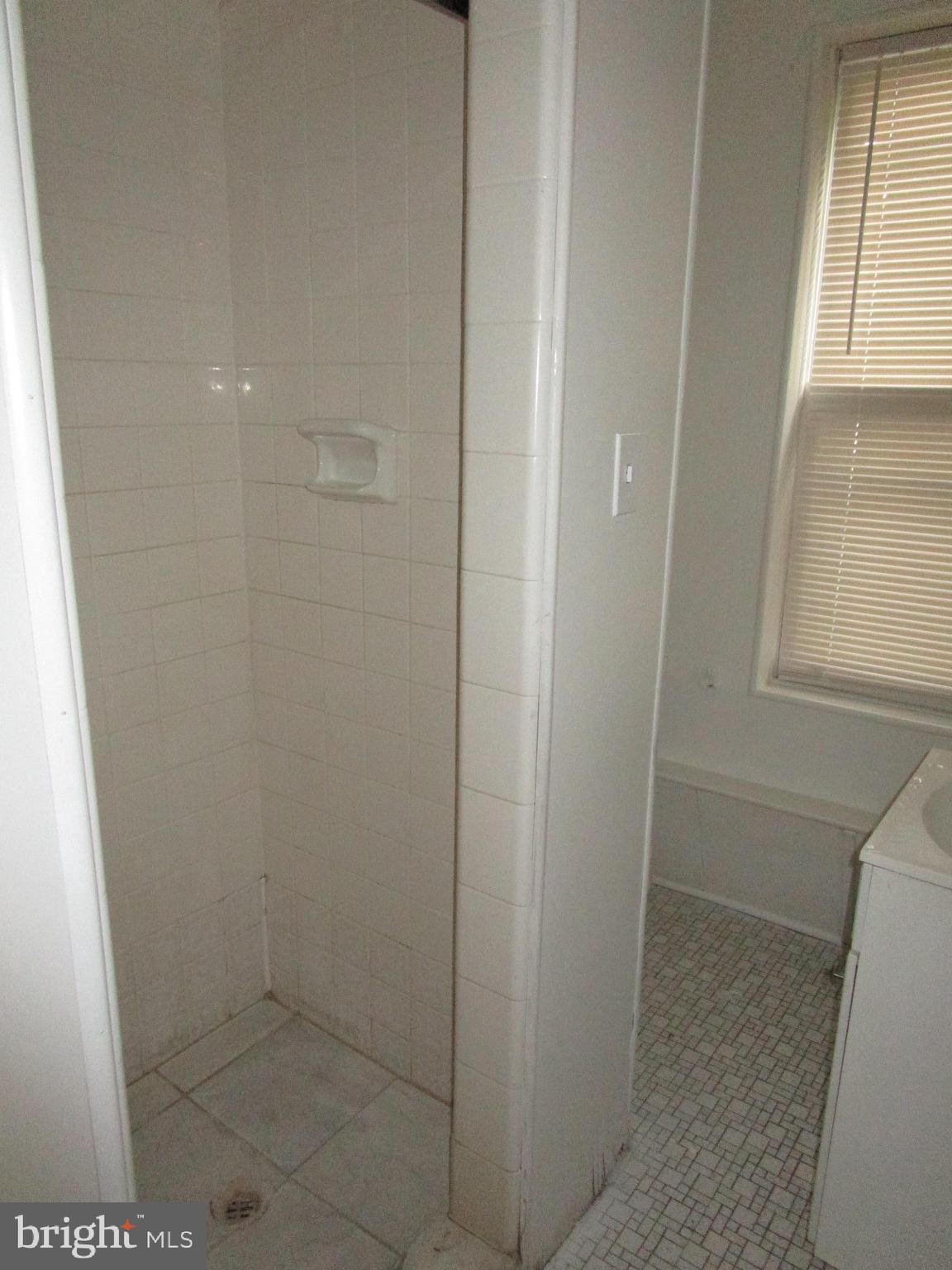 818 Wynnewood Road, Unit 3 Philadelphia, PA 19151 - Photo 4 of 29 Full Bath