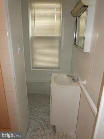 $1,195 | 818 Wynnewood Road, Unit 3, Philadelphia, PA 19151