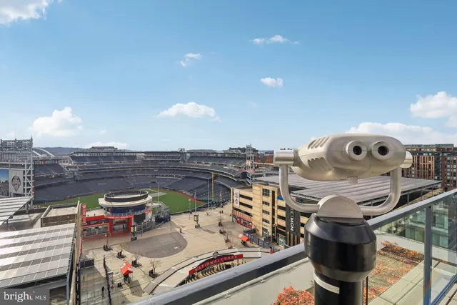 a view of entryway with fan