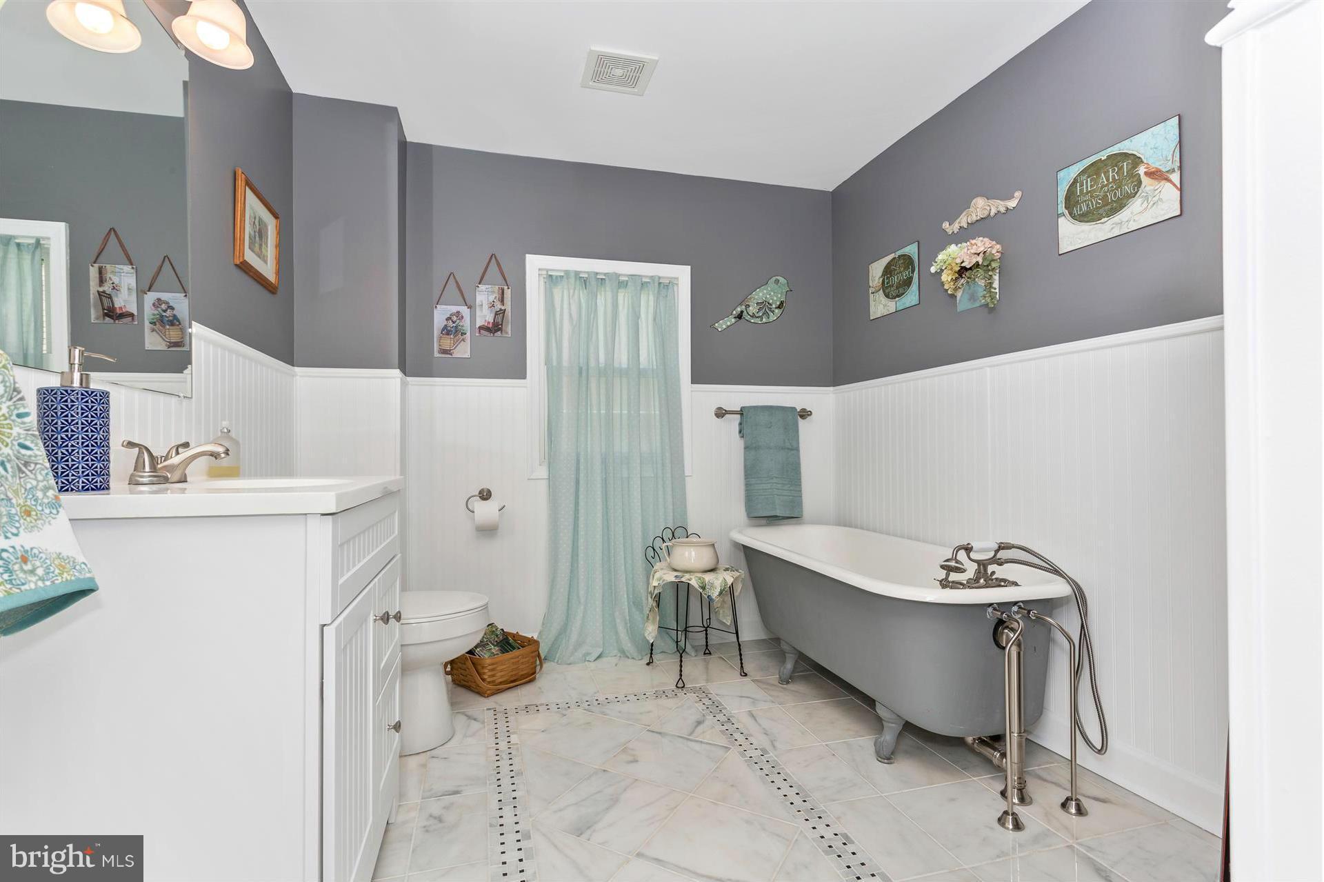 18307 Manor Church Road Boonsboro, MD 21713 - Photo 28 of 30 Hall Bath