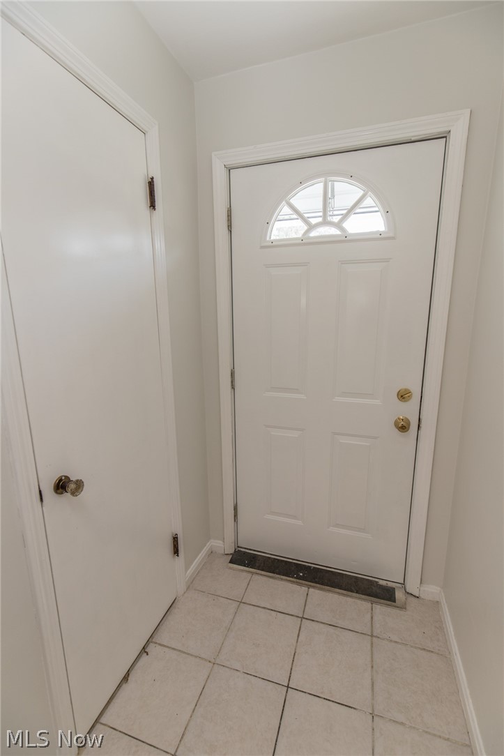 2110 Lorimer Road Cleveland, OH 44134 - Photo 13 of 32