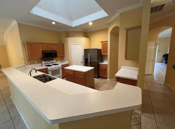 $2,290 | 1120 Deer Valley Lane, Arlington, TX 76001