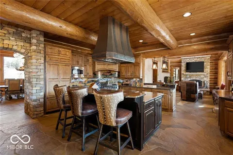 $18,900,000 | 10285 West Youth Camp Road, Columbus, IN 47201