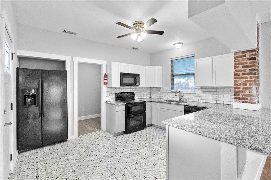 419 West 5th Street Bonham, TX 75418 - Photo 4 of 20