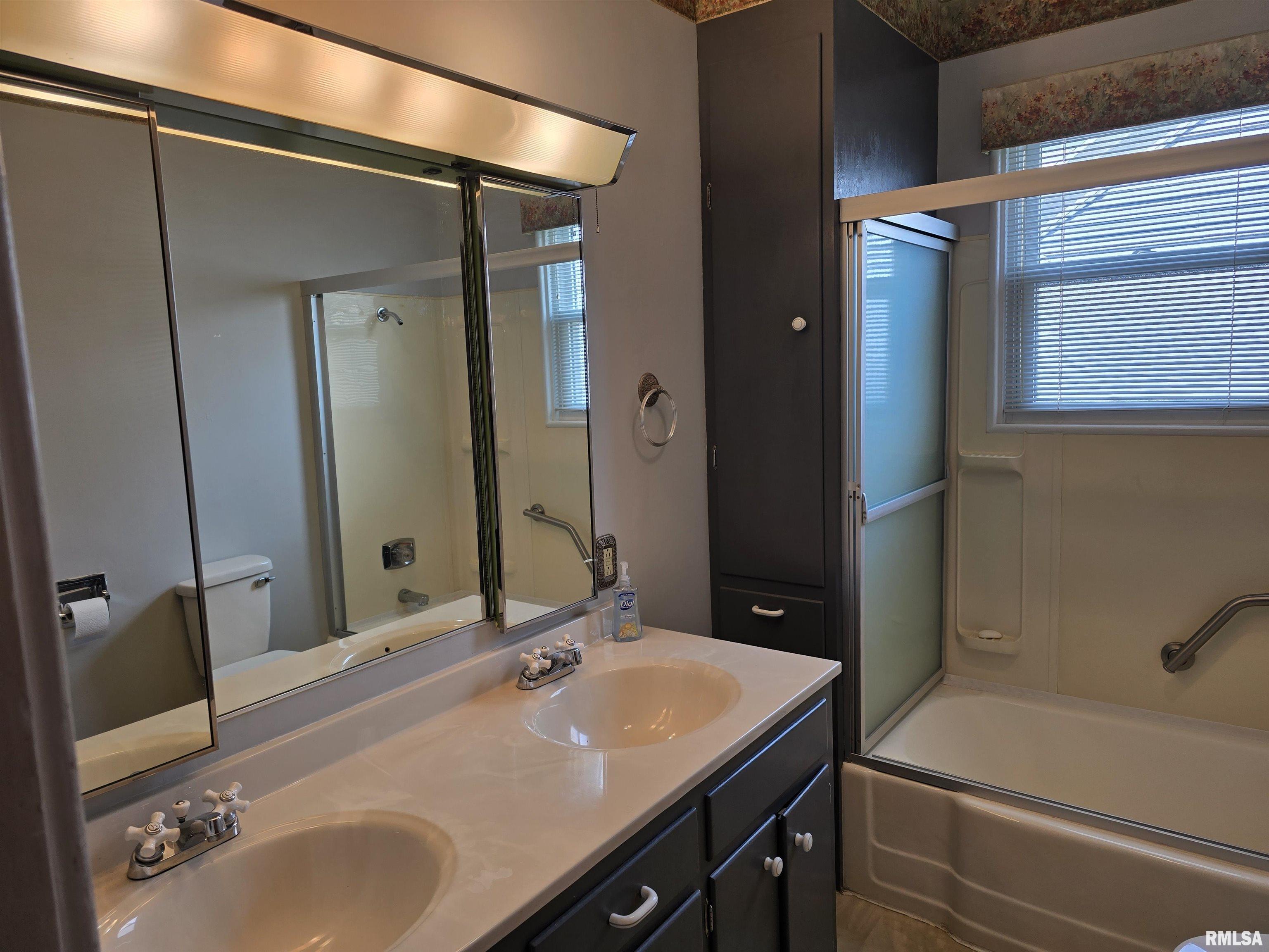 2136 South Whittier Avenue Springfield, IL 62704 - Photo 2 of 9