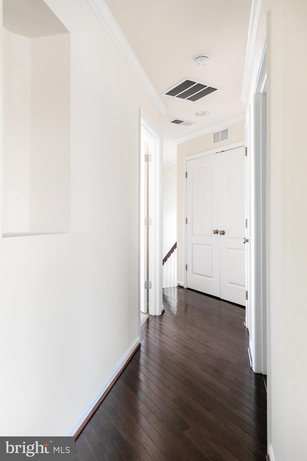 43389 Rickenbacker Square Ashburn, VA 20147 - Photo 27 of 36 Upstairs Hallway