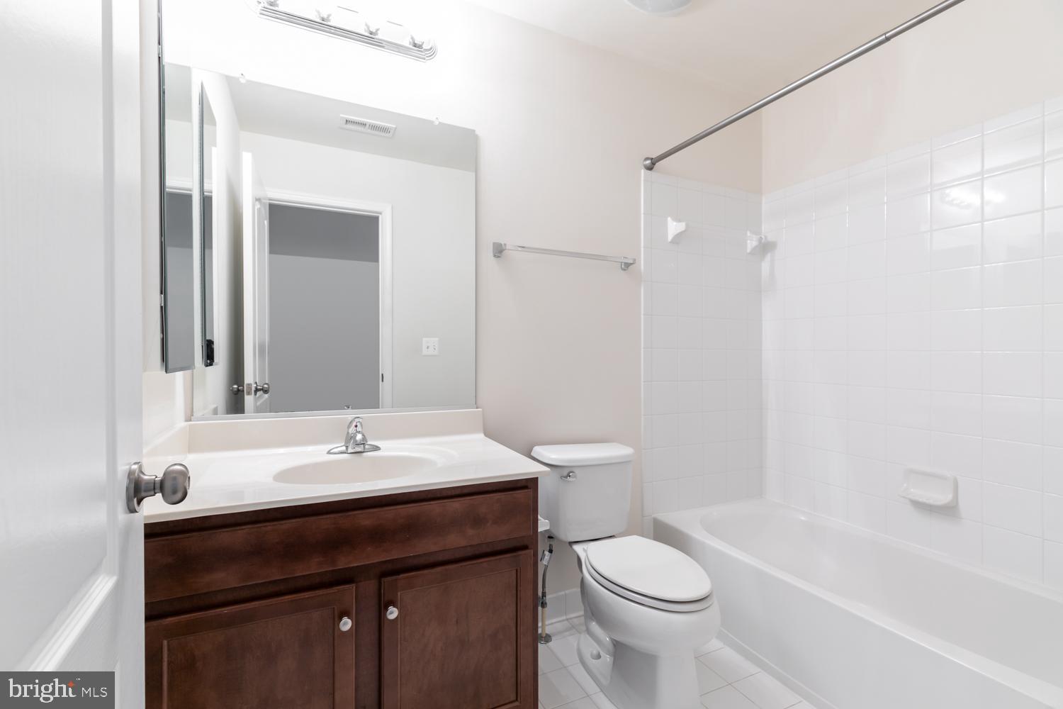 43389 Rickenbacker Square Ashburn, VA 20147 - Photo 28 of 36 Hallway Bath