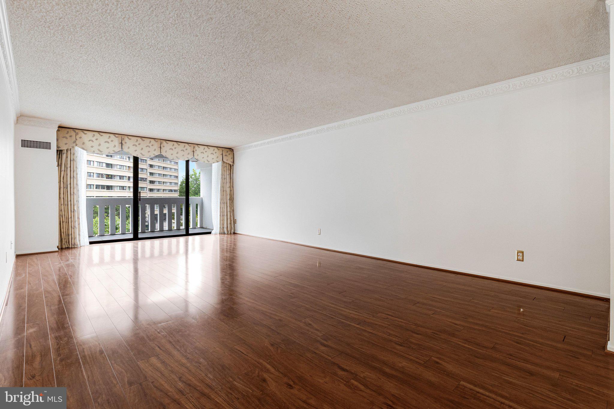6101 Edsall Road, Unit 407 Alexandria, VA 22304 - Photo 4 of 54 Living Room