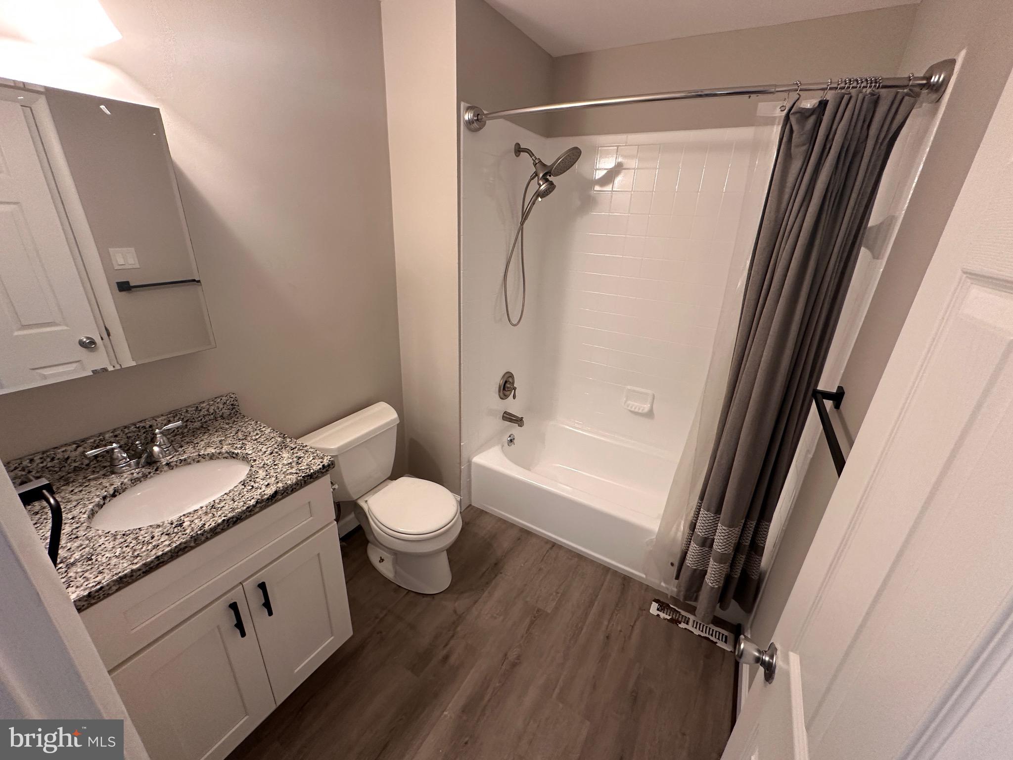 8543 Summit Road Pasadena, MD 21122 - Photo 18 of 37 2nd floor full bathroom #1