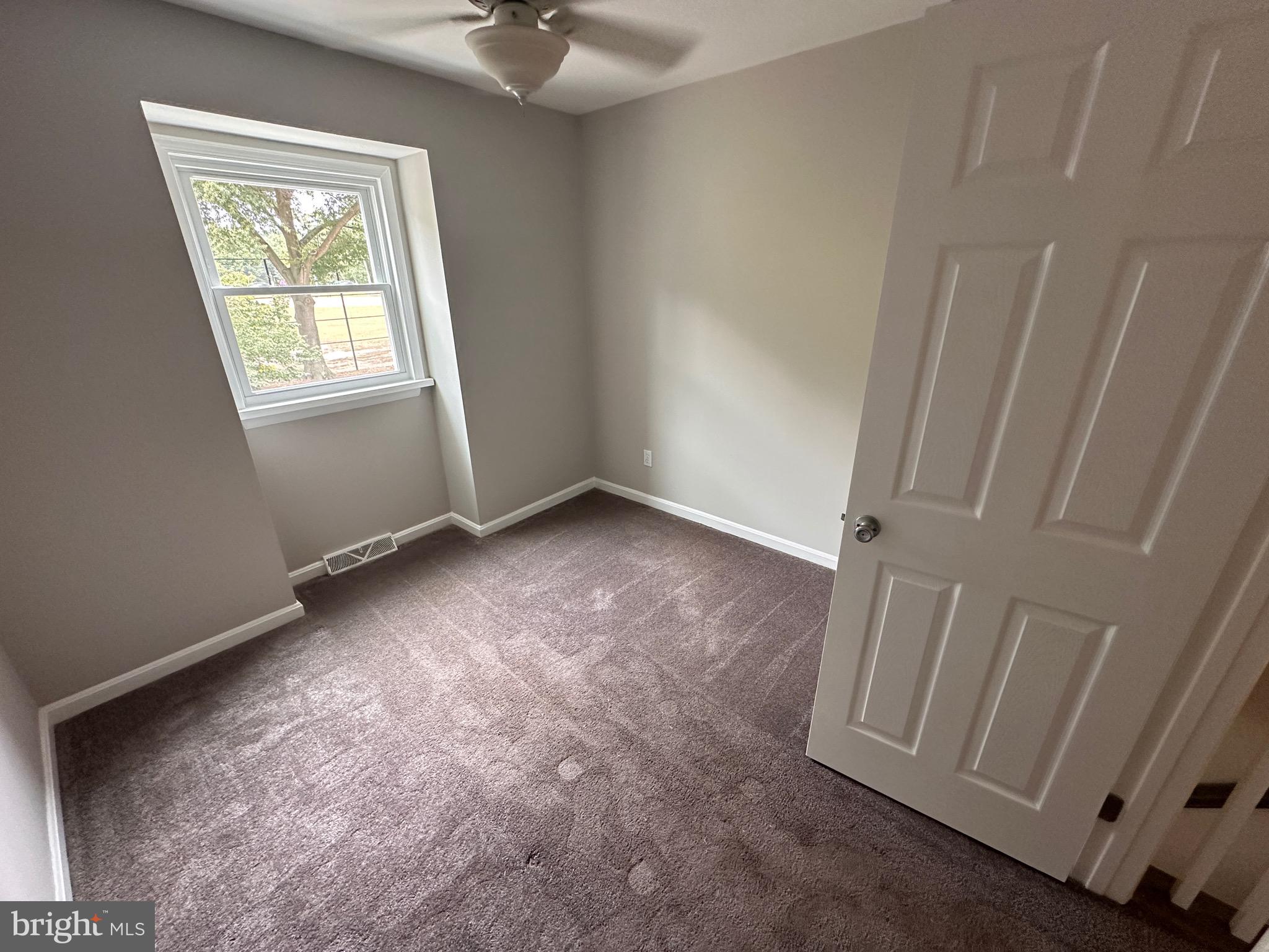 8543 Summit Road Pasadena, MD 21122 - Photo 24 of 37 2nd floor bedroom #3