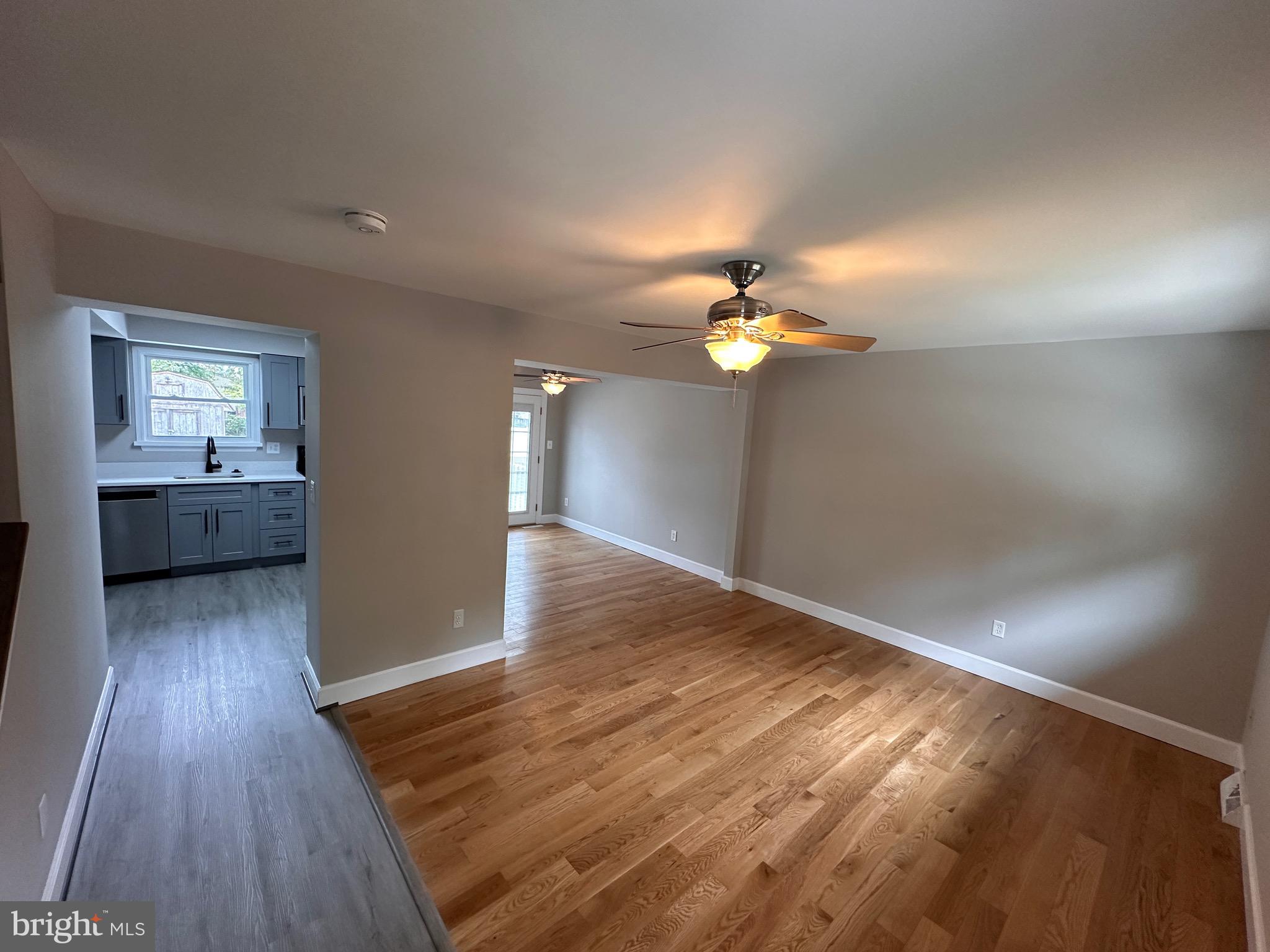 8543 Summit Road Pasadena, MD 21122 - Photo 10 of 37 Living room from main entrance