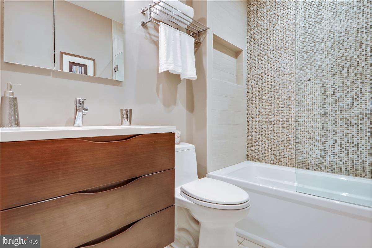4338 River Road Northwest Washington, DC 20016 - Photo 37 of 58 Upper level full bath with heated floors
