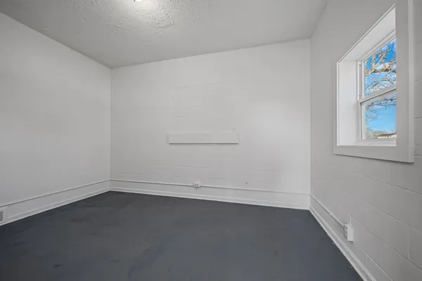 $1,650 | 105 College Street, Burns, TN 37029