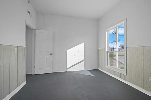 $1,650 | 105 College Street, Burns, TN 37029