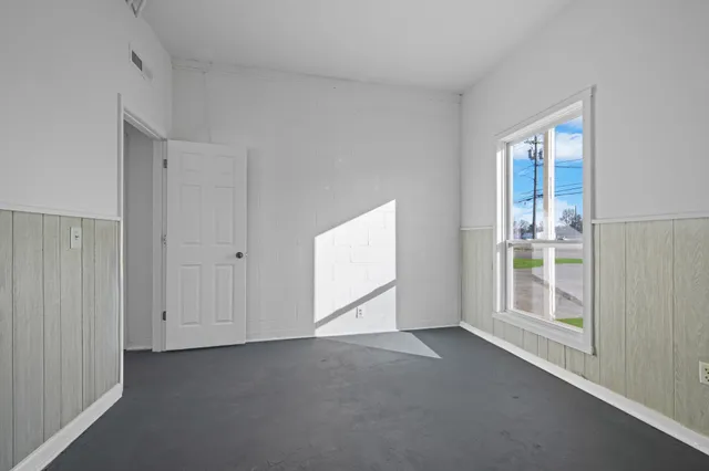 $1,650 | 105 College Street, Burns, TN 37029