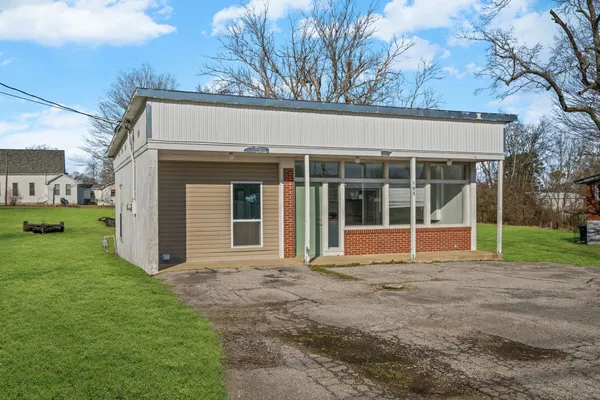 $1,650 | 105 College Street, Burns, TN 37029