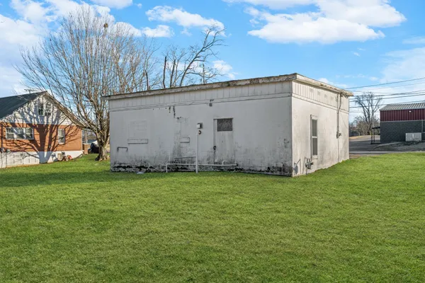 $1,650 | 105 College Street, Burns, TN 37029