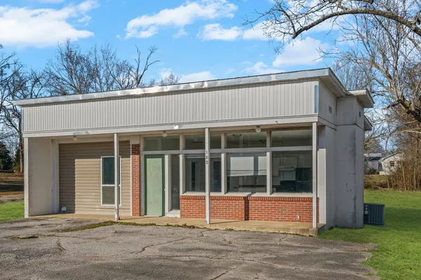 $1,650 | 105 College Street, Burns, TN 37029