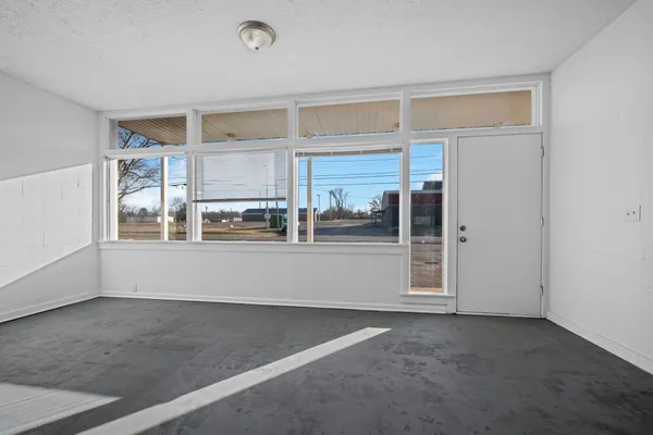 $1,650 | 105 College Street, Burns, TN 37029