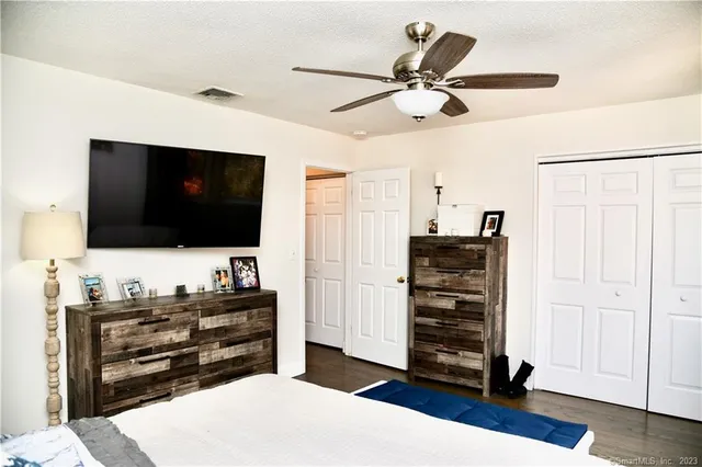 $400,000 | 3 Lakeview Drive, Unit 3, Branford, CT 06405