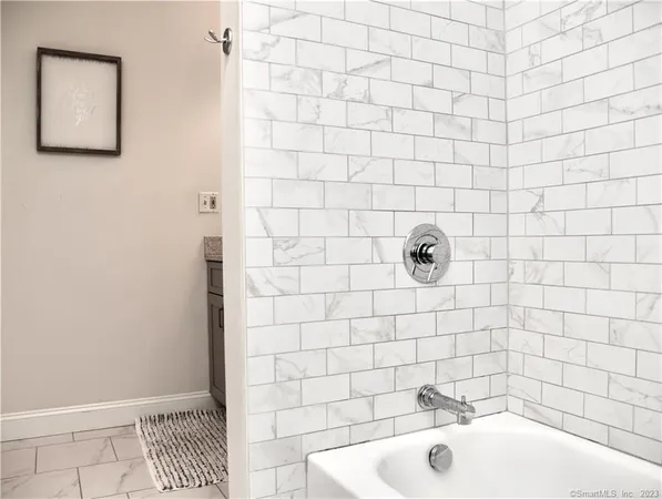 $400,000 | 3 Lakeview Drive, Unit 3, Branford, CT 06405