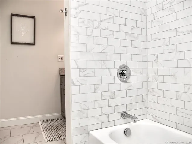 $400,000 | 3 Lakeview Drive, Unit 3, Branford, CT 06405