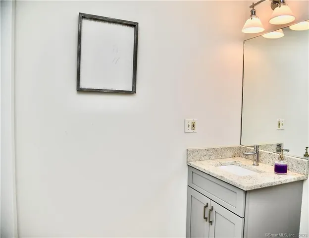 $400,000 | 3 Lakeview Drive, Unit 3, Branford, CT 06405