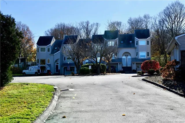 $400,000 | 3 Lakeview Drive, Unit 3, Branford, CT 06405