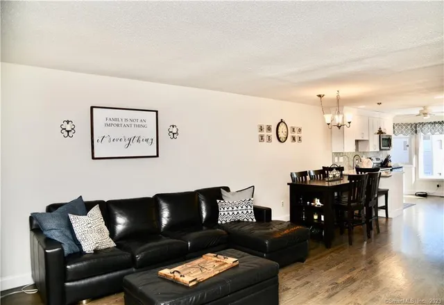 $400,000 | 3 Lakeview Drive, Unit 3, Branford, CT 06405