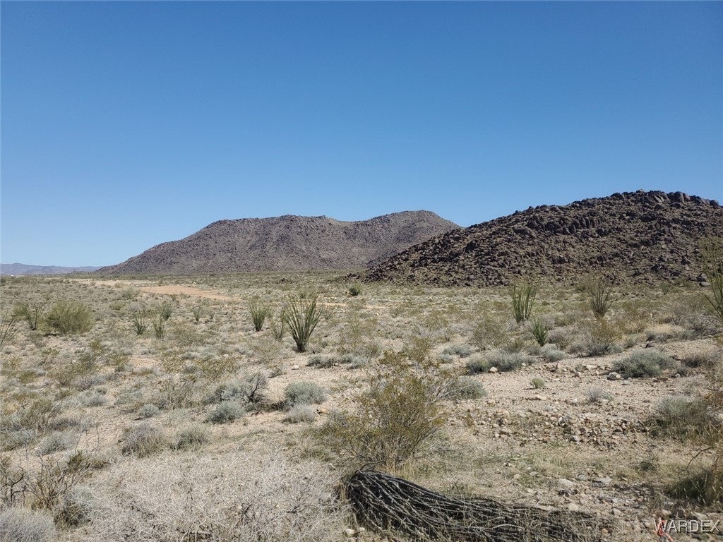 a view of a dry field
