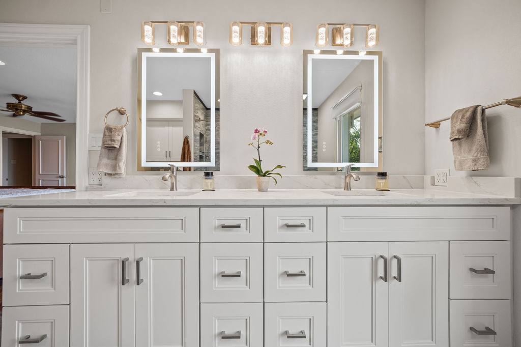 912 Waterview Street Portland, TX 78374 - Photo 19 of 40 Primary vanity