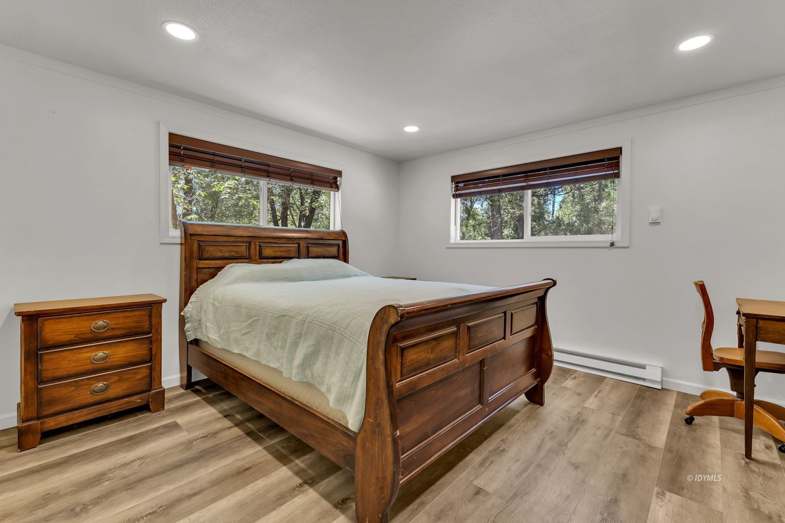 55175 John Muir Road, Unit CALIFO Idyllwild, CA 92549 - Photo 32 of 51 Lower level bedroom 3