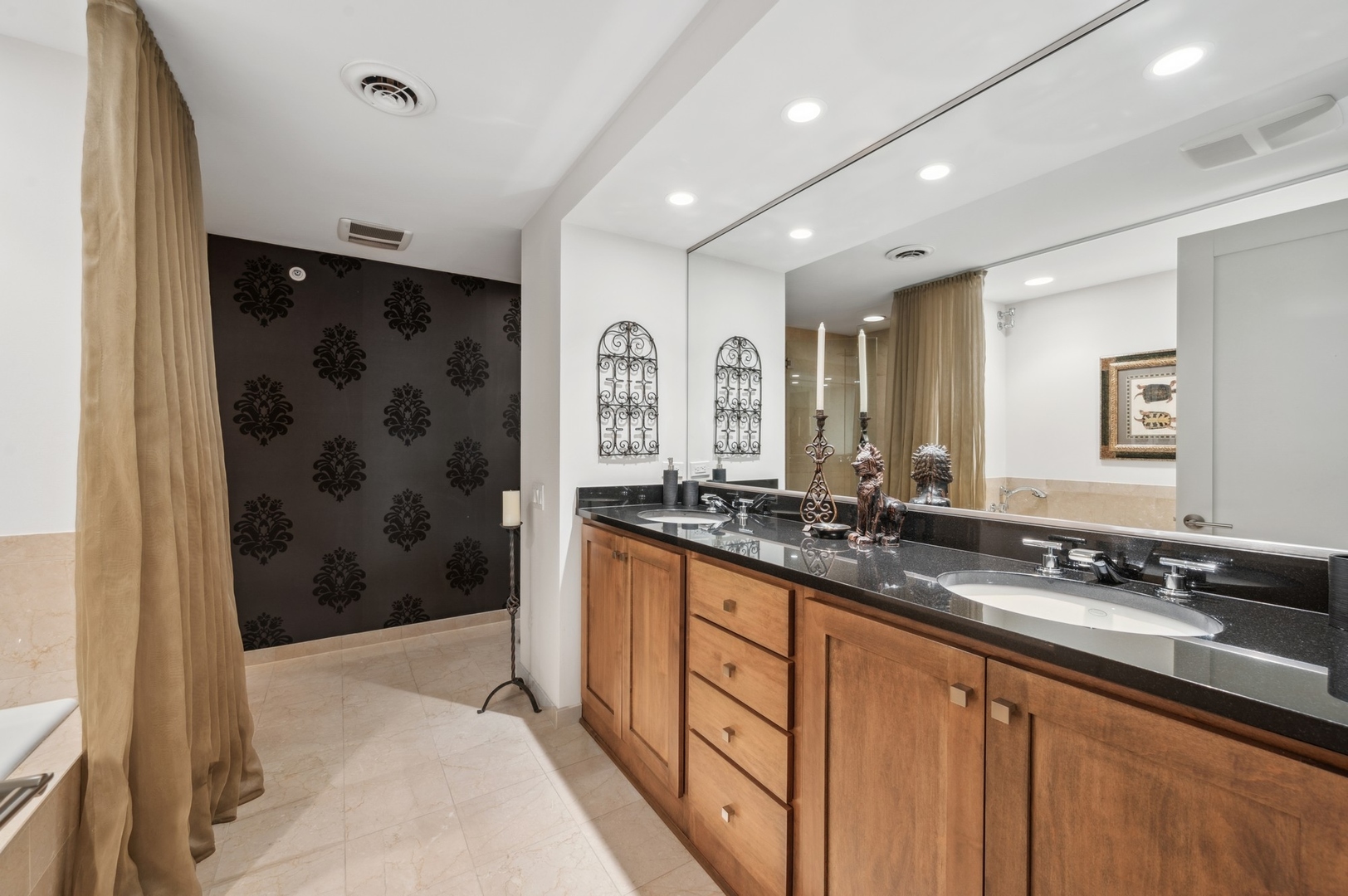 132 East Delaware Place, Unit 5303 Chicago, IL 60611 - Photo 12 of 17