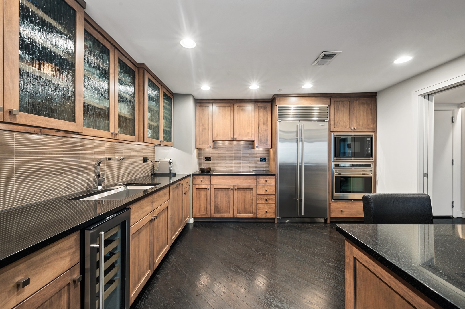 132 East Delaware Place, Unit 5303 Chicago, IL 60611 - Photo 8 of 17