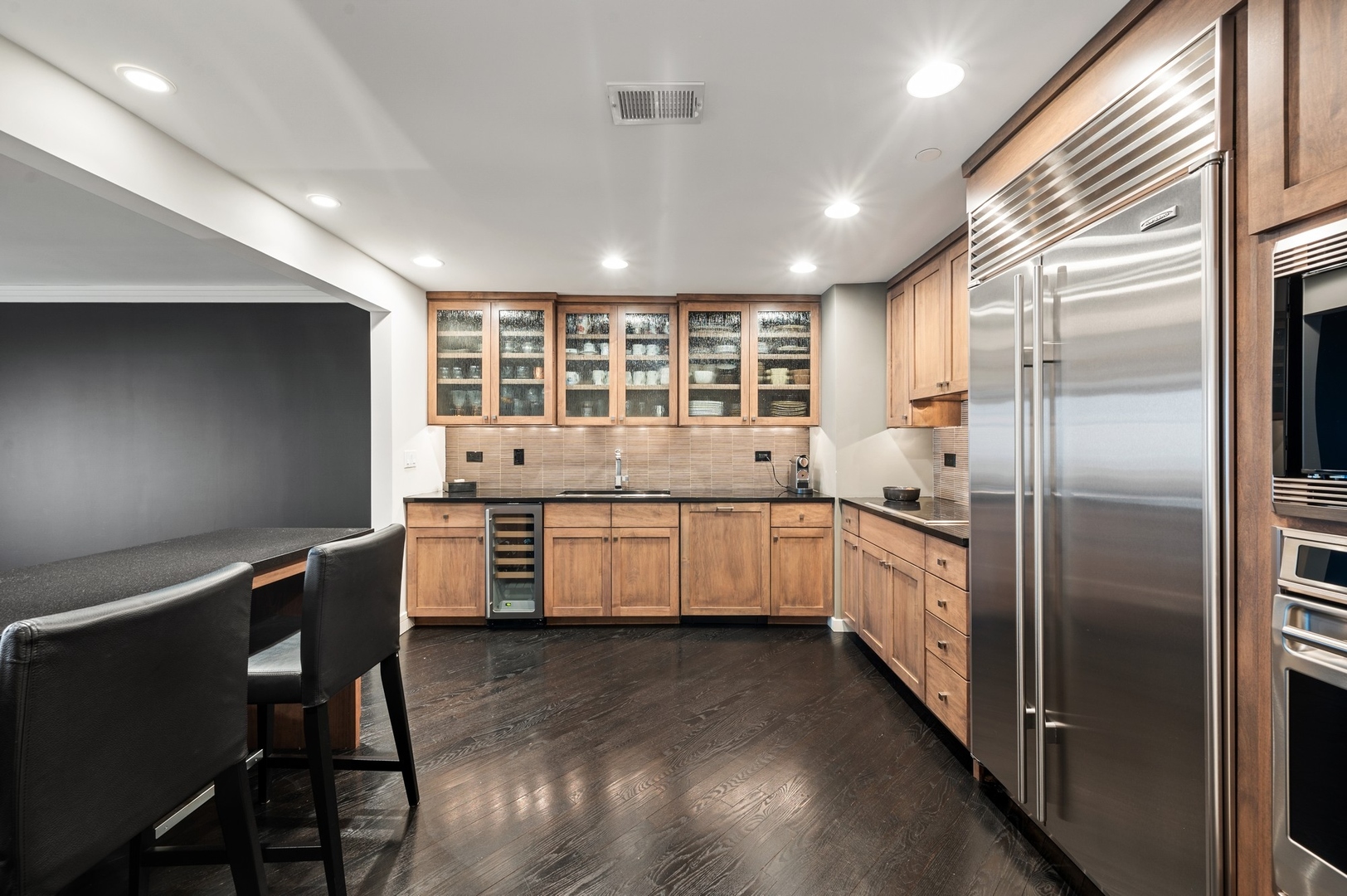 132 East Delaware Place, Unit 5303 Chicago, IL 60611 - Photo 9 of 17