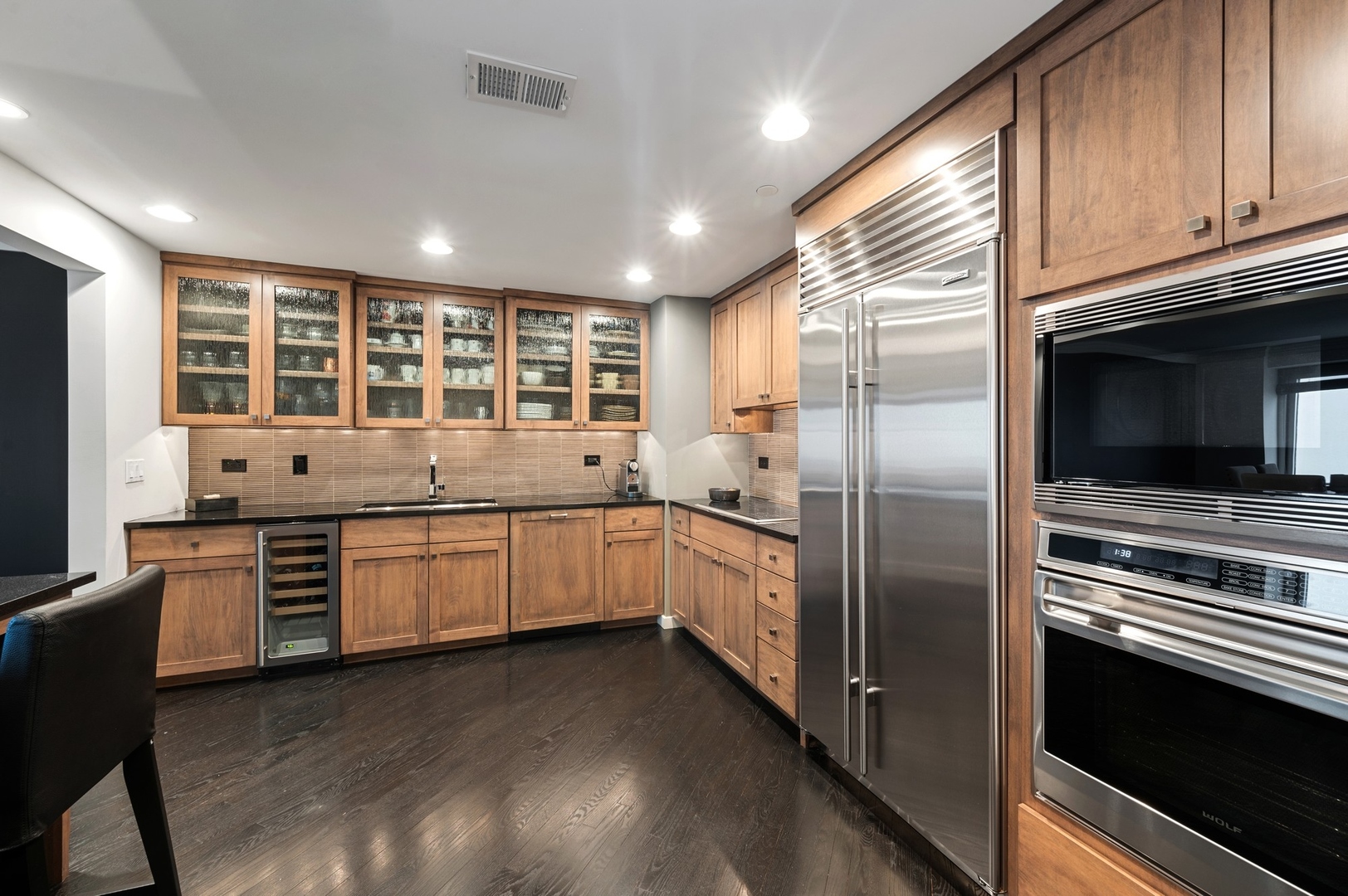 132 East Delaware Place, Unit 5303 Chicago, IL 60611 - Photo 10 of 17