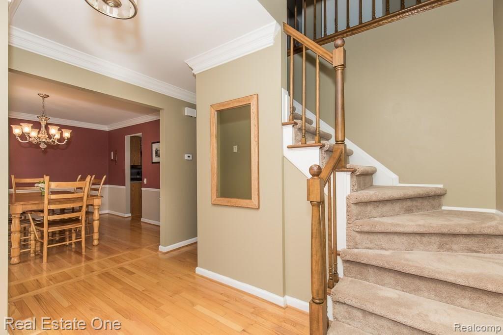 1352 Chestnut Lane Rochester Hills, MI 48309 - Photo 4 of 35