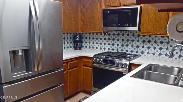 $695,000 | 722 Blue Oak Avenue, Newbury Park, CA 91320