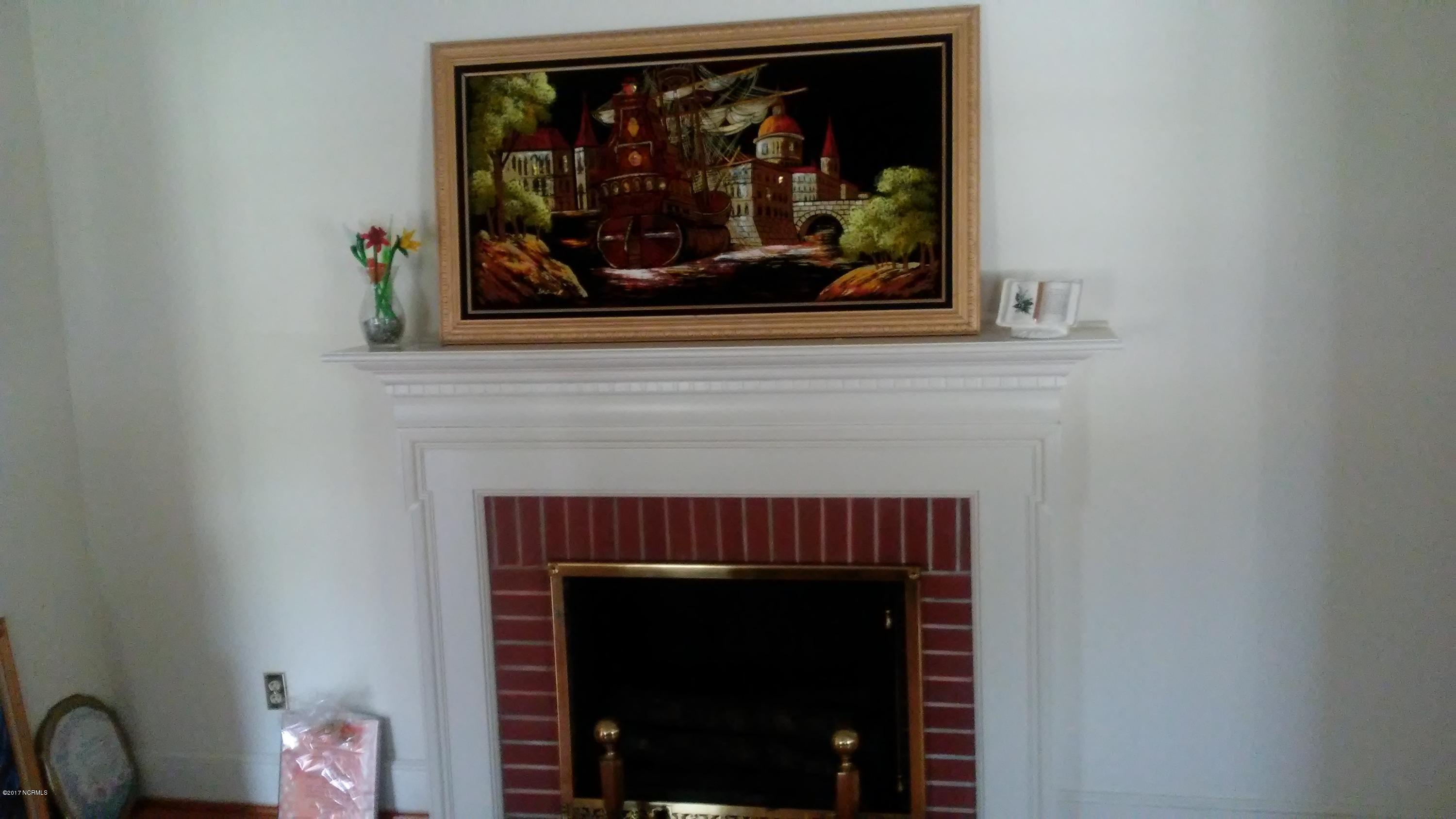 1604 Carey Road Kinston, NC 28501 - Photo 16 of 24 Mantle