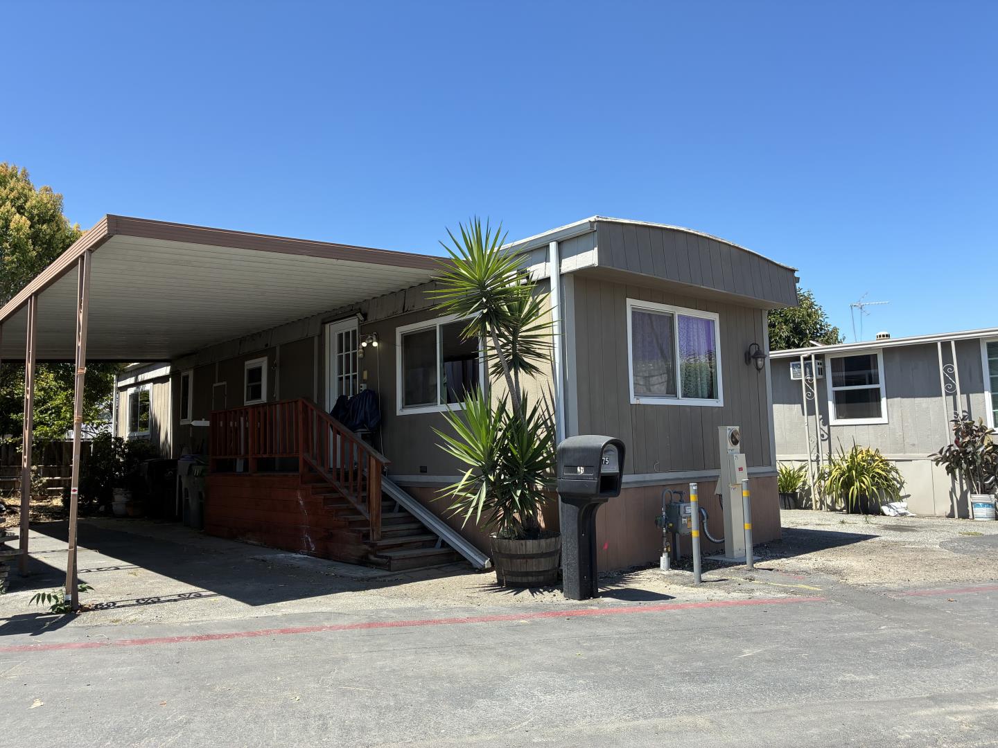 2150 Monterey Road, Unit 75 San Jose, CA 95112 - Photo 36 of 38 a front view of a house with a yard